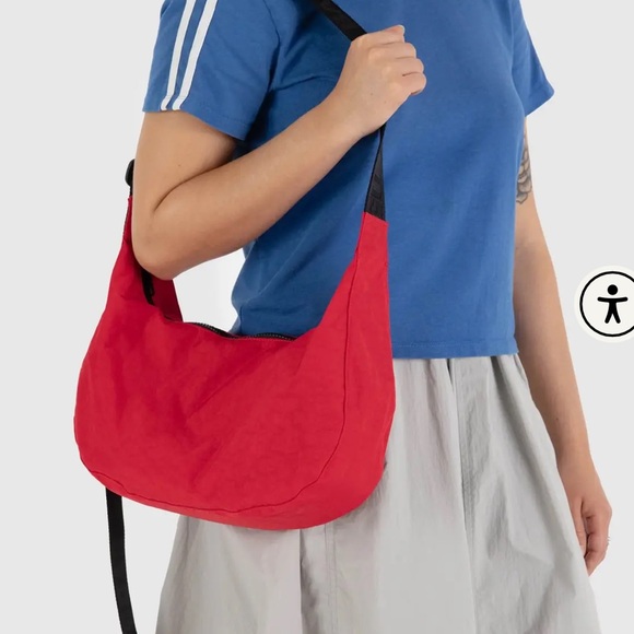 EUC BAGGU Medium nylon crescent crossbody in extra pink and crescent bag charm - Picture 5 of 6